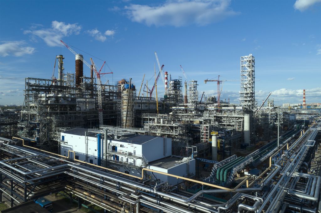 Установка Евро + на Московском НПЗ Газпром нефти построена на 89%