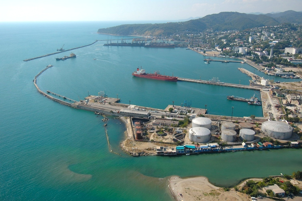 Инвестиции в развитие Туапсинского морского порта составят 2 млрд рублей в 2018 году